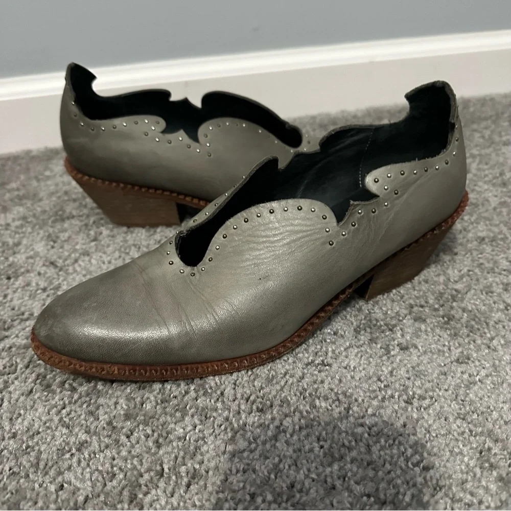 Free People Wild Wyoming Bootie Gray Leather Studded Western Boho Size 8 - Picture 2 of 8